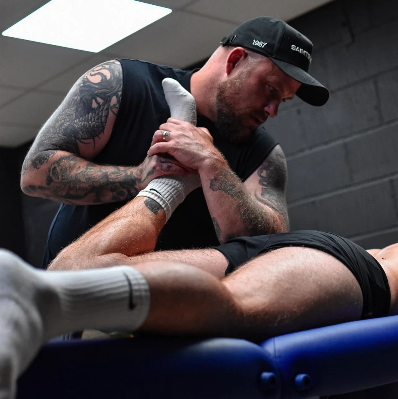 Image showing client recieving lower body treatment